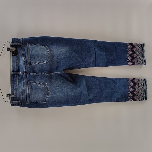 Earl Embroidered Leg Cropped Denim Jeans 12 - Picture 9 of 9